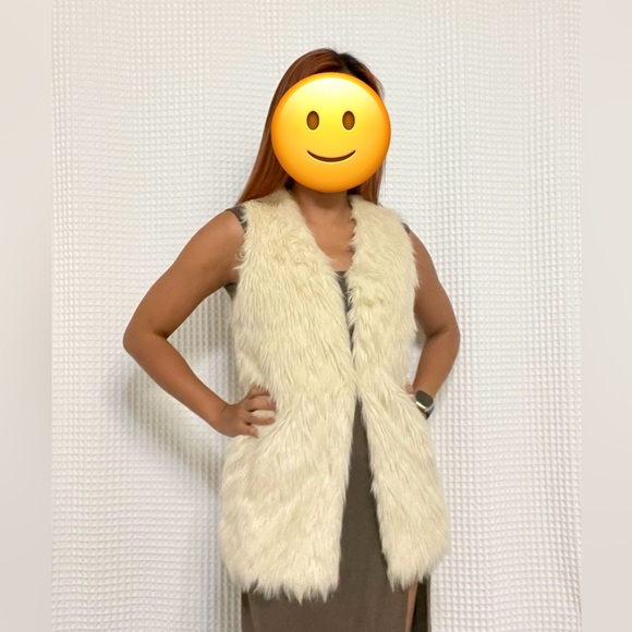 BB Dakota Jackets & Blazers - BB Dakota Scotlyn Faux Fur Vest Off White Cream With Pockets XS